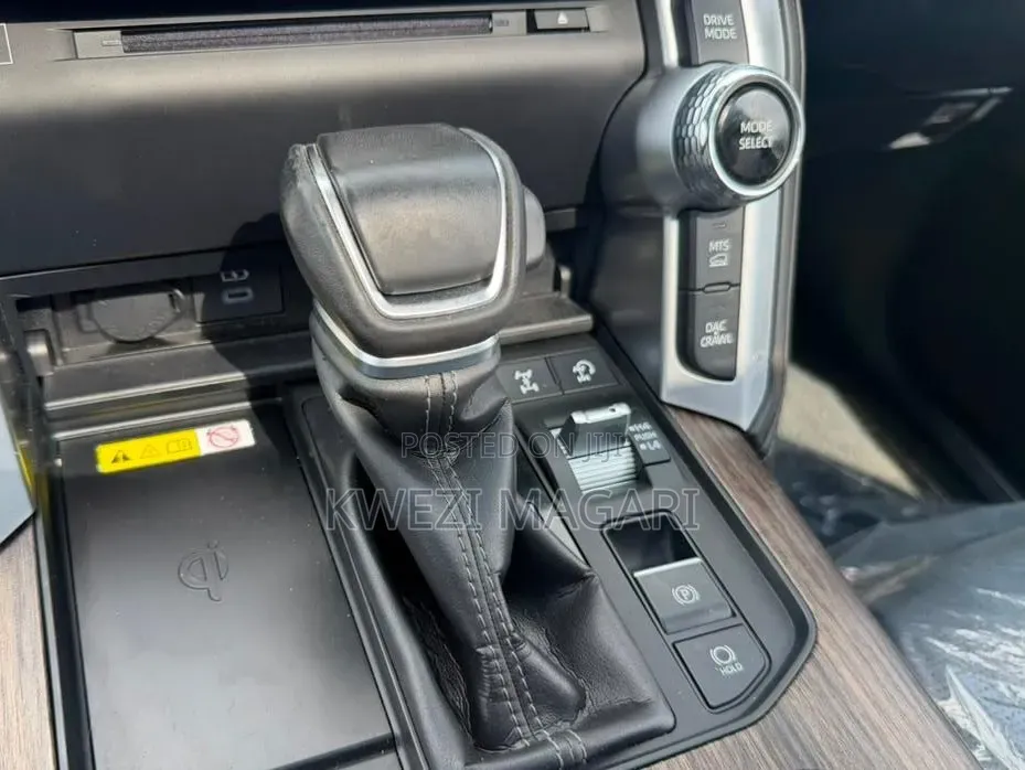 Toyota Land Cruiser 2024 Black