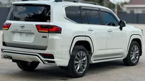 Toyota Land Cruiser 2025 White