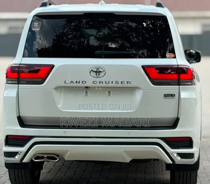 Toyota Land Cruiser 2025 White