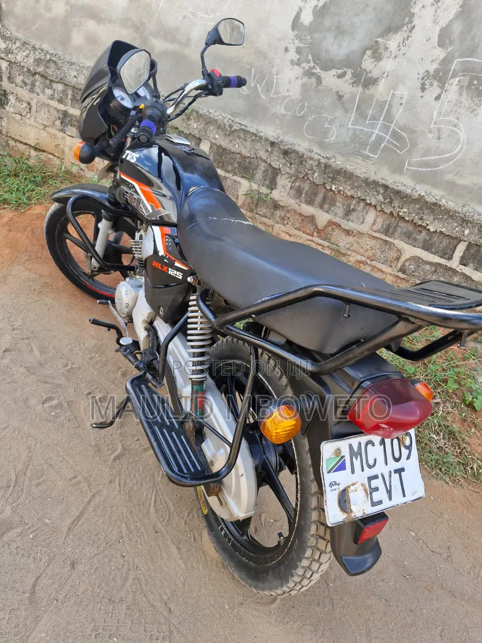 TVS HLX 125 2025 Black