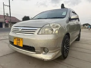 Toyota Raum 2004 Silver