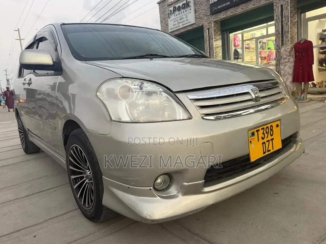 Toyota Raum 2004 Silver