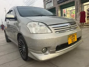 Toyota Raum 2004 Silver