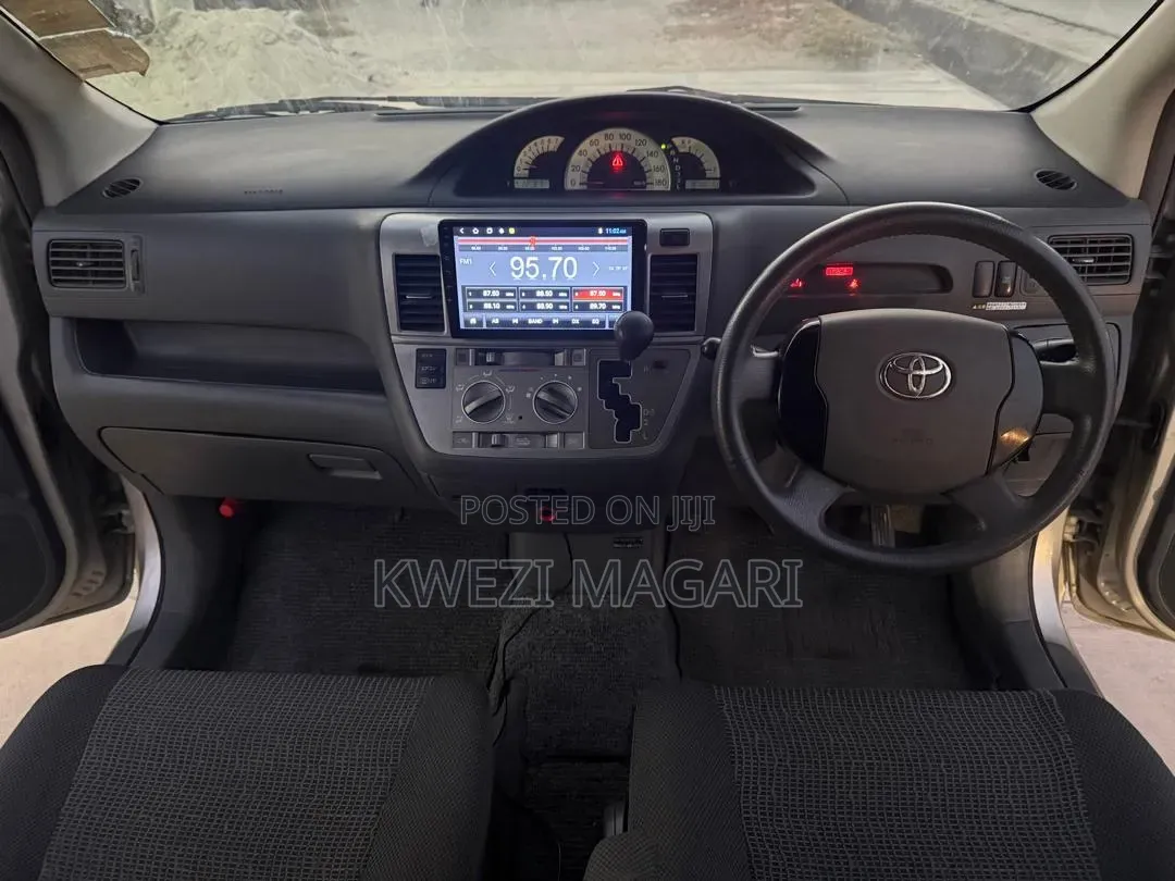Toyota Raum 2004 Silver