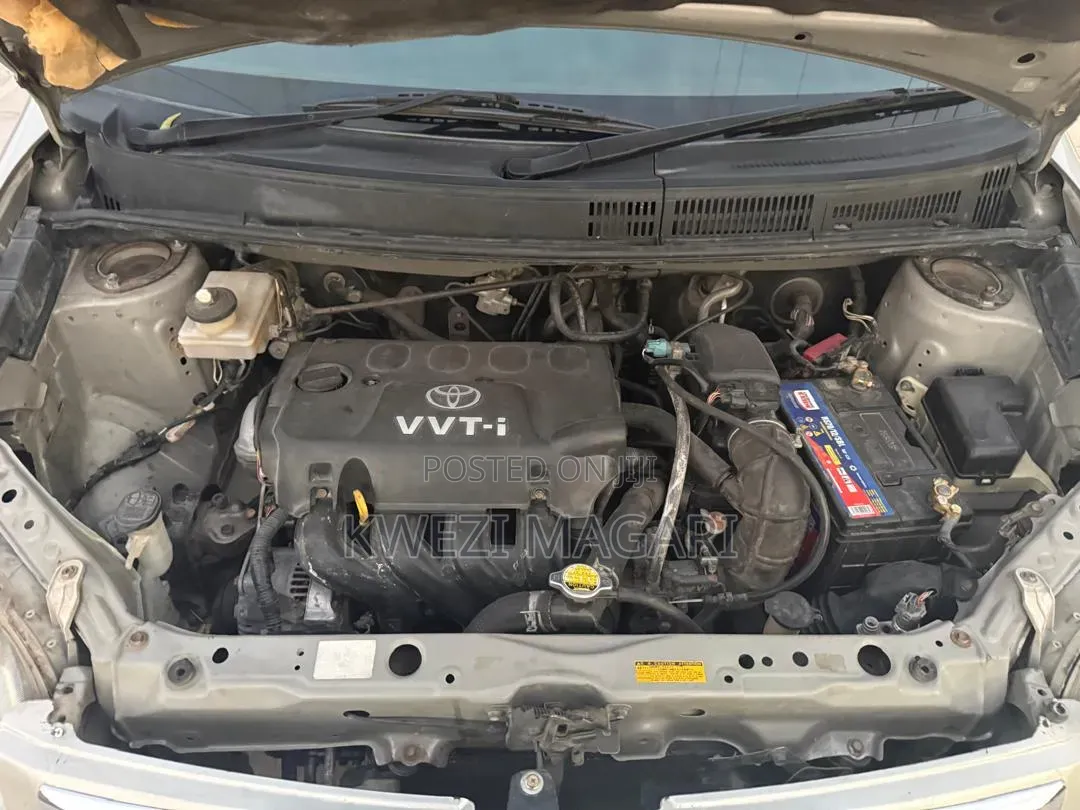 Toyota Raum 2004 Silver