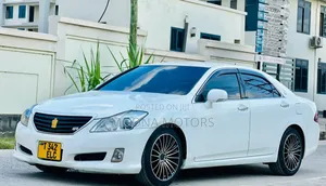Toyota Crown 2010 White
