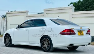 Toyota Crown 2010 White