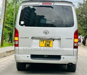 Toyota HiAce 2005 Silver