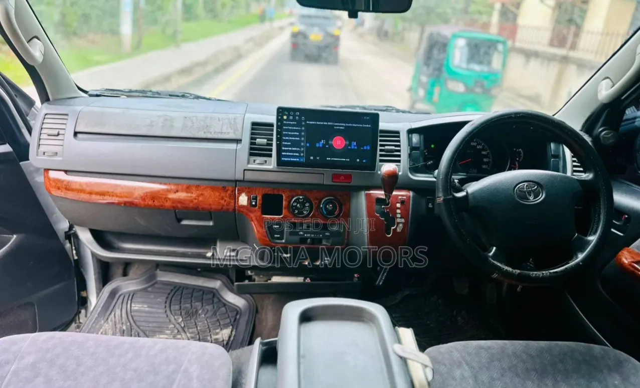 Toyota HiAce 2005 Silver