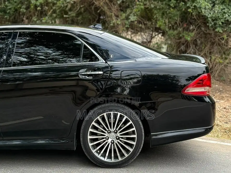 Toyota Crown 2009 Matt Black