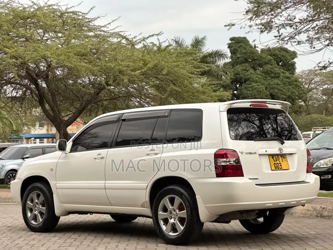 Toyota Kluger 2003 White