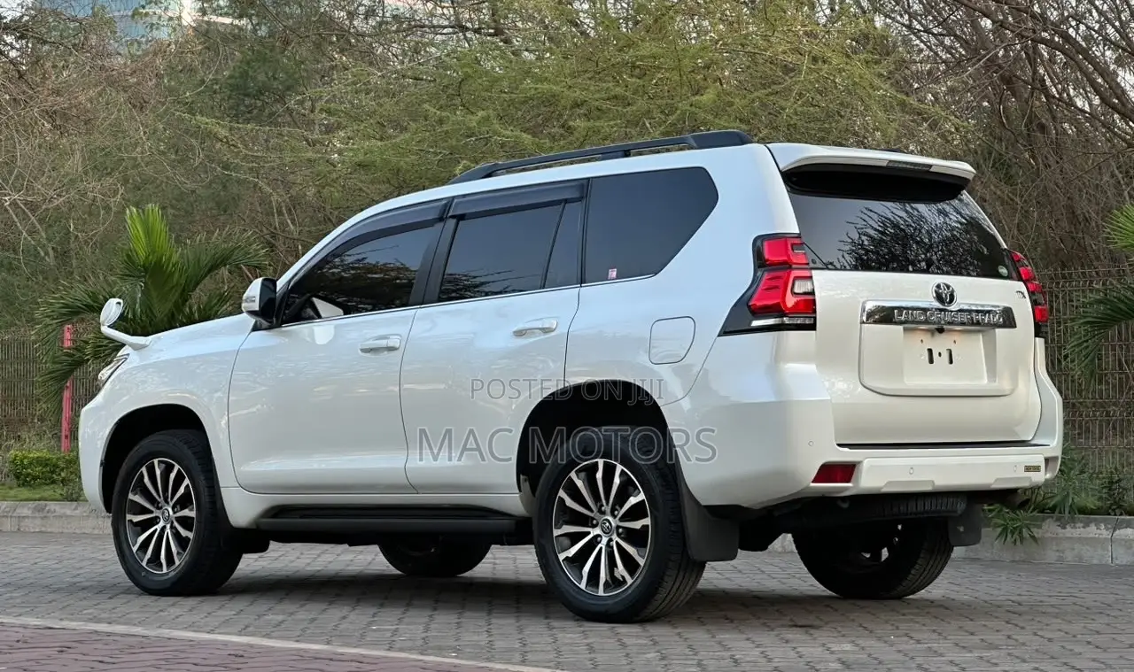 Toyota Land Cruiser Prado 2.8 2021 White