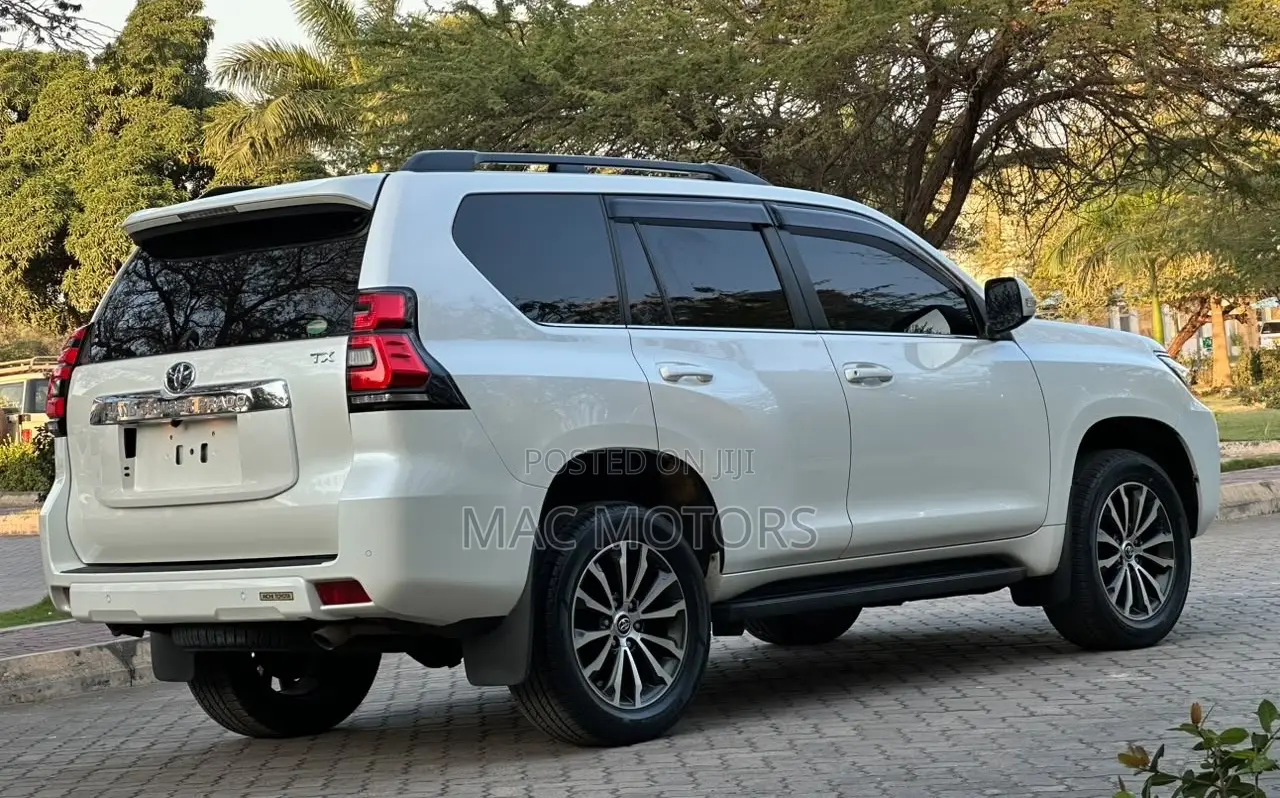 Toyota Land Cruiser Prado 2.8 2021 White
