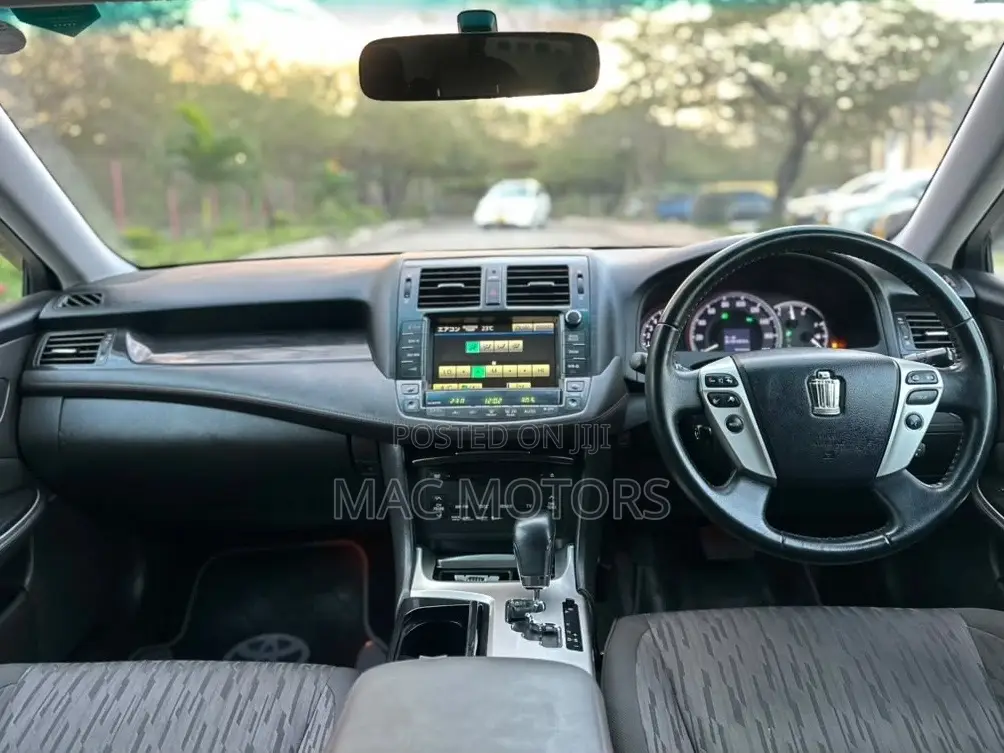 Toyota Crown 2011 Black