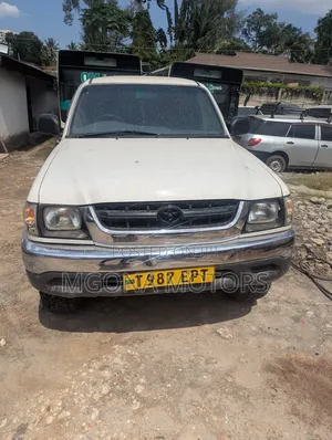 Toyota Hilux 2006 White