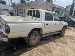 Toyota Hilux 2006 White