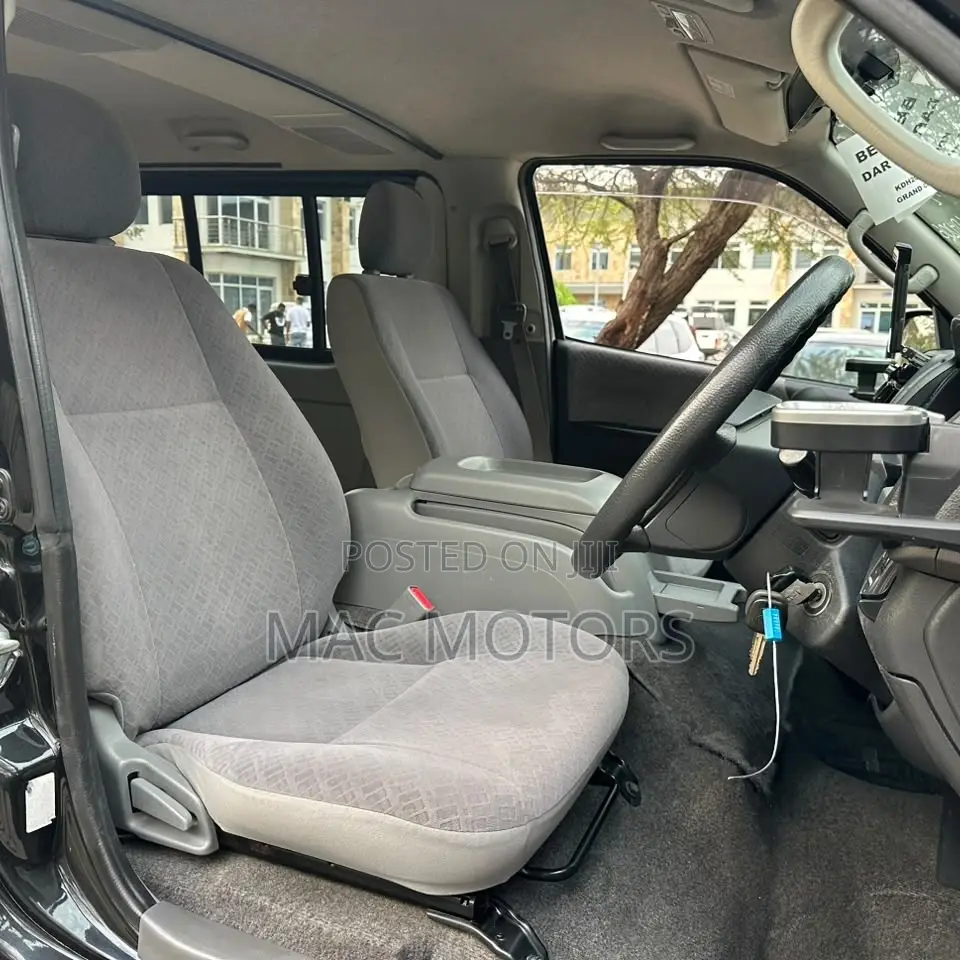 Toyota HiAce 2007 Black