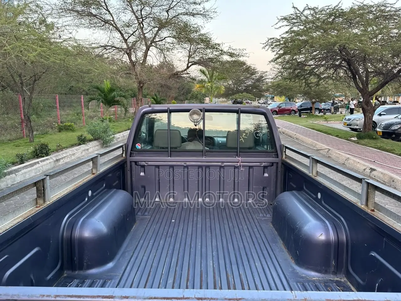 Nissan Pick-Up 2001 Gray