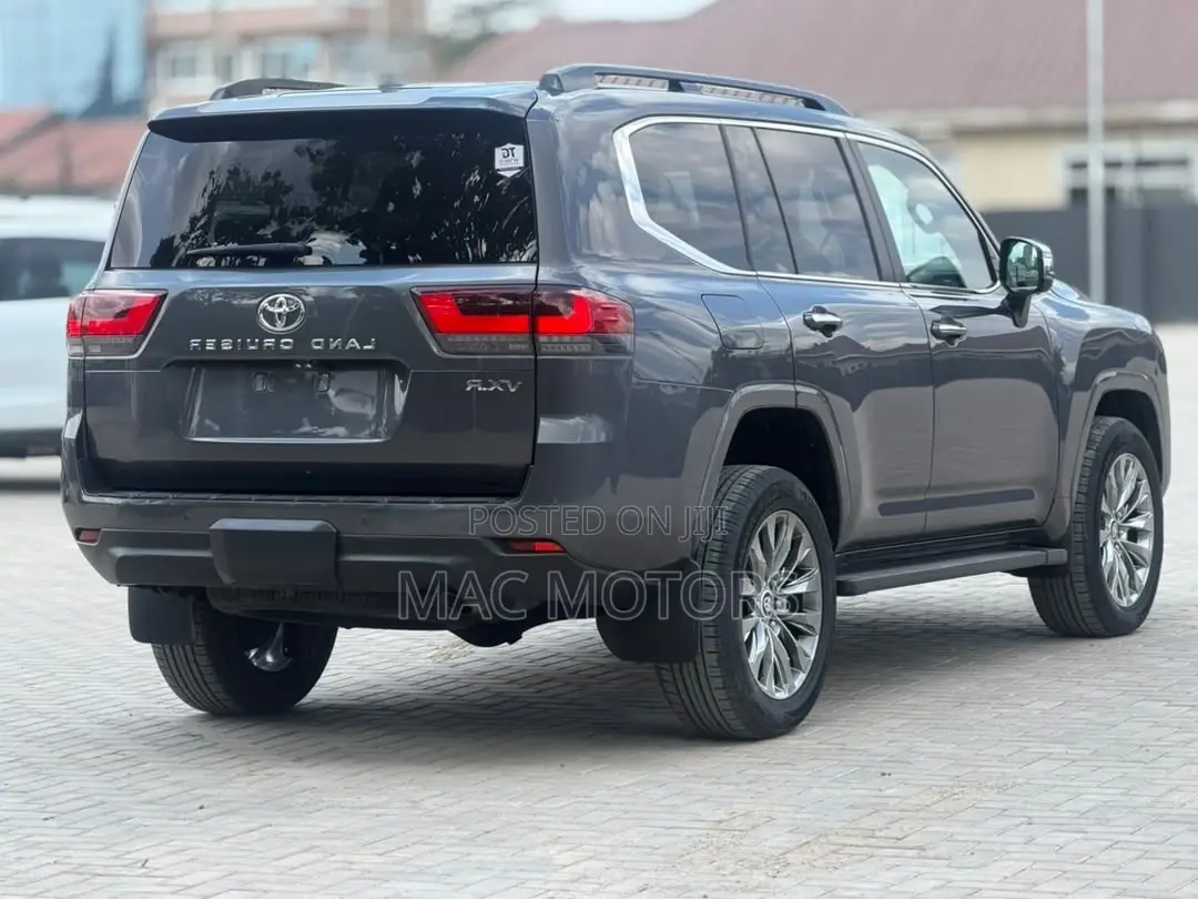 Toyota Land Cruiser LC300 2024 Gray