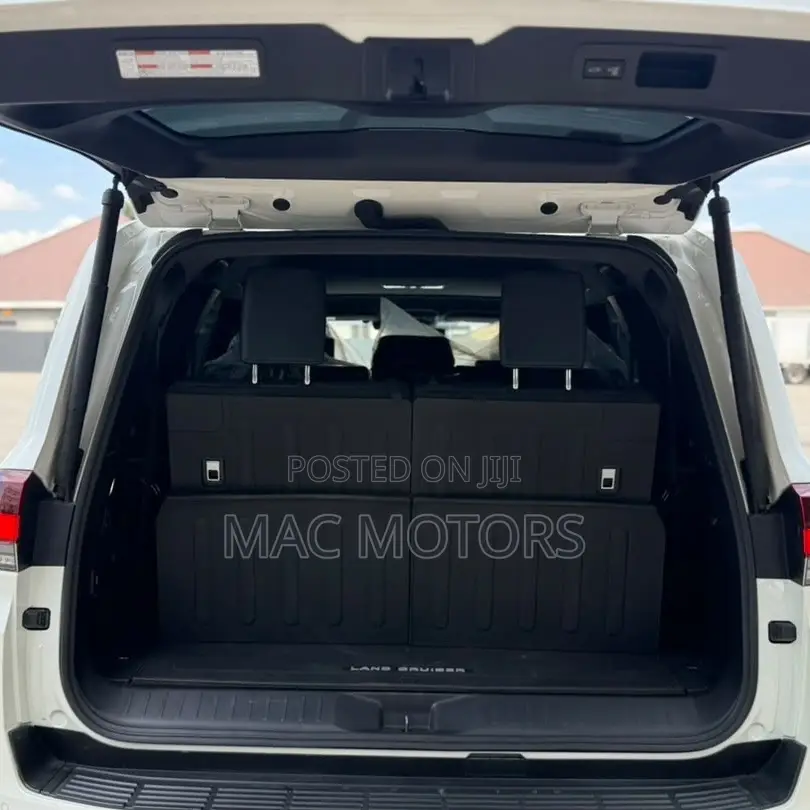 Toyota Land Cruiser LC300 2024 White