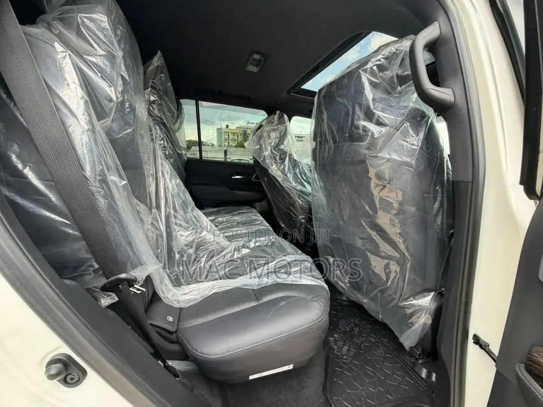 Toyota Land Cruiser LC300 2024 White