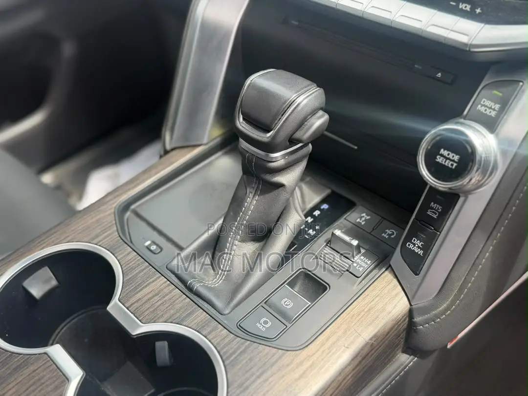 Toyota Land Cruiser LC300 2024 Silver