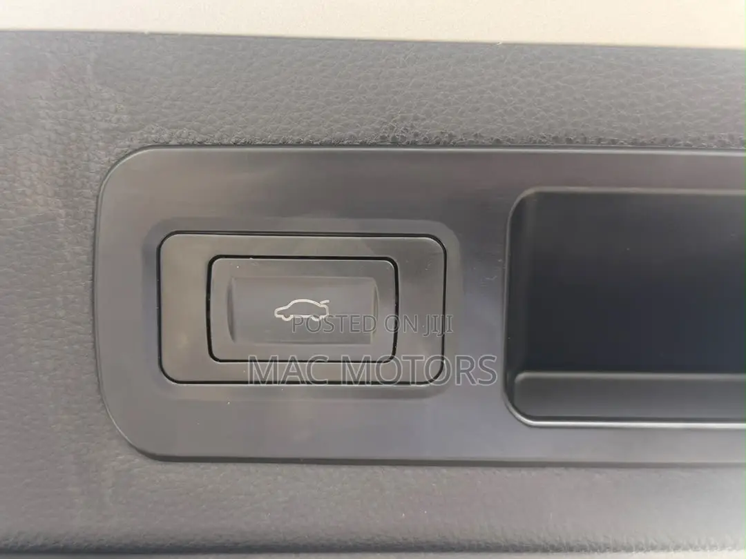 Toyota Land Cruiser LC300 2024 Silver