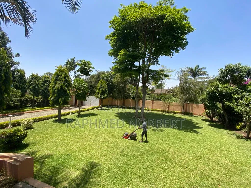 5bdrm House in Tanzania Realestates, Njiro for sale