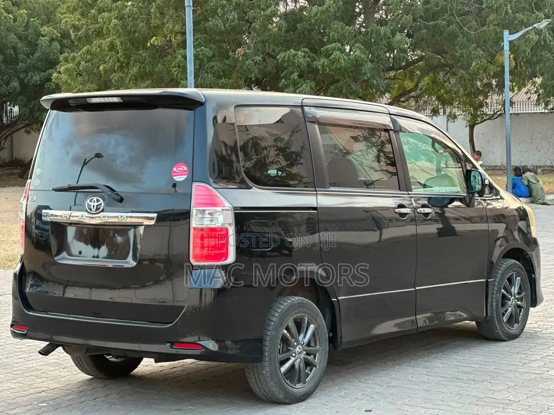 Toyota Noah 2009 Black