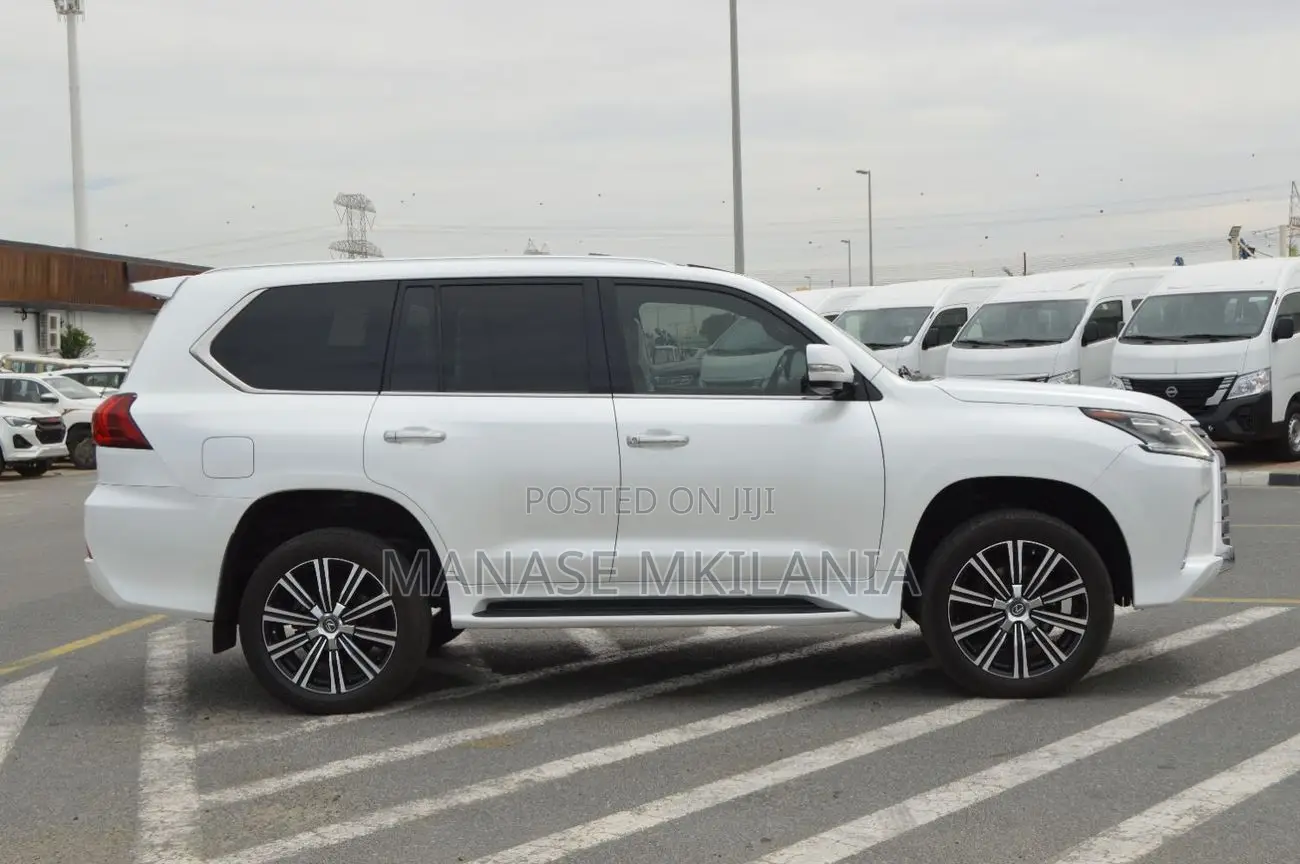 Lexus LX 570 (5 seats) AWD 2019 White