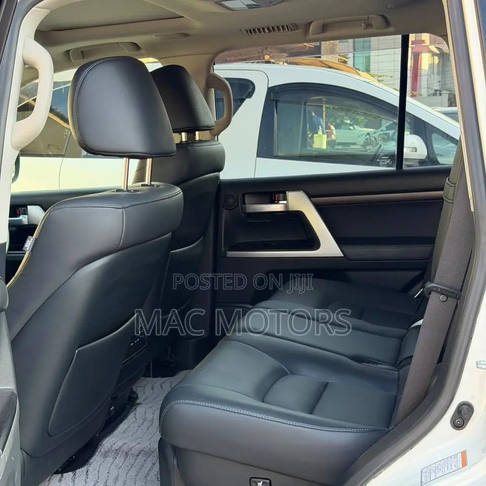 Toyota Land Cruiser 4.6 V8 ZX 2017 White