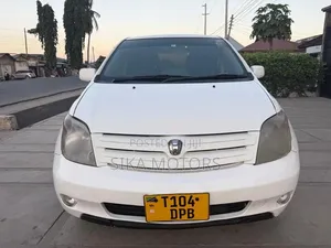 Toyota IST 2004 White