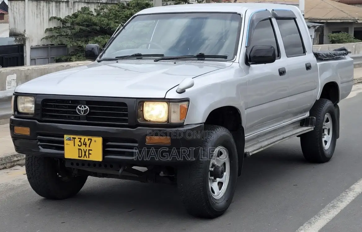 Toyota Hilux 1999 Silver
