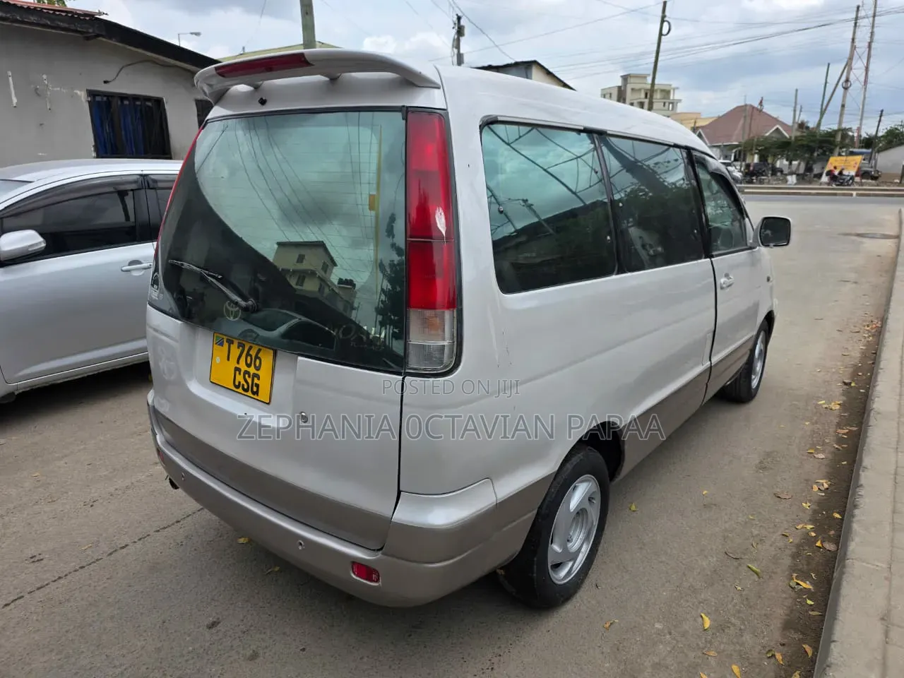 Toyota Noah 2001 White