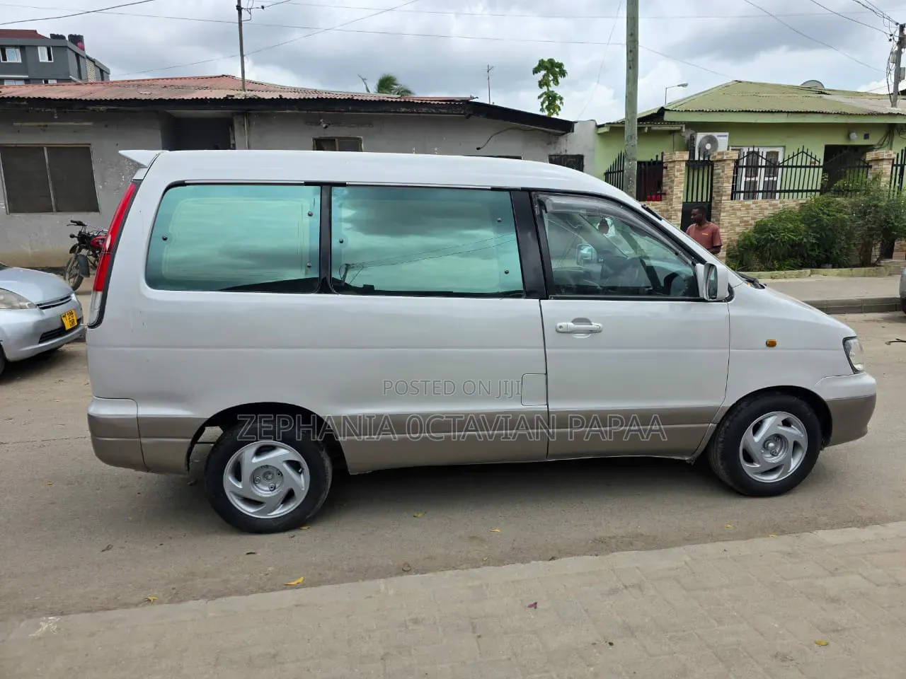 Toyota Noah 2001 White