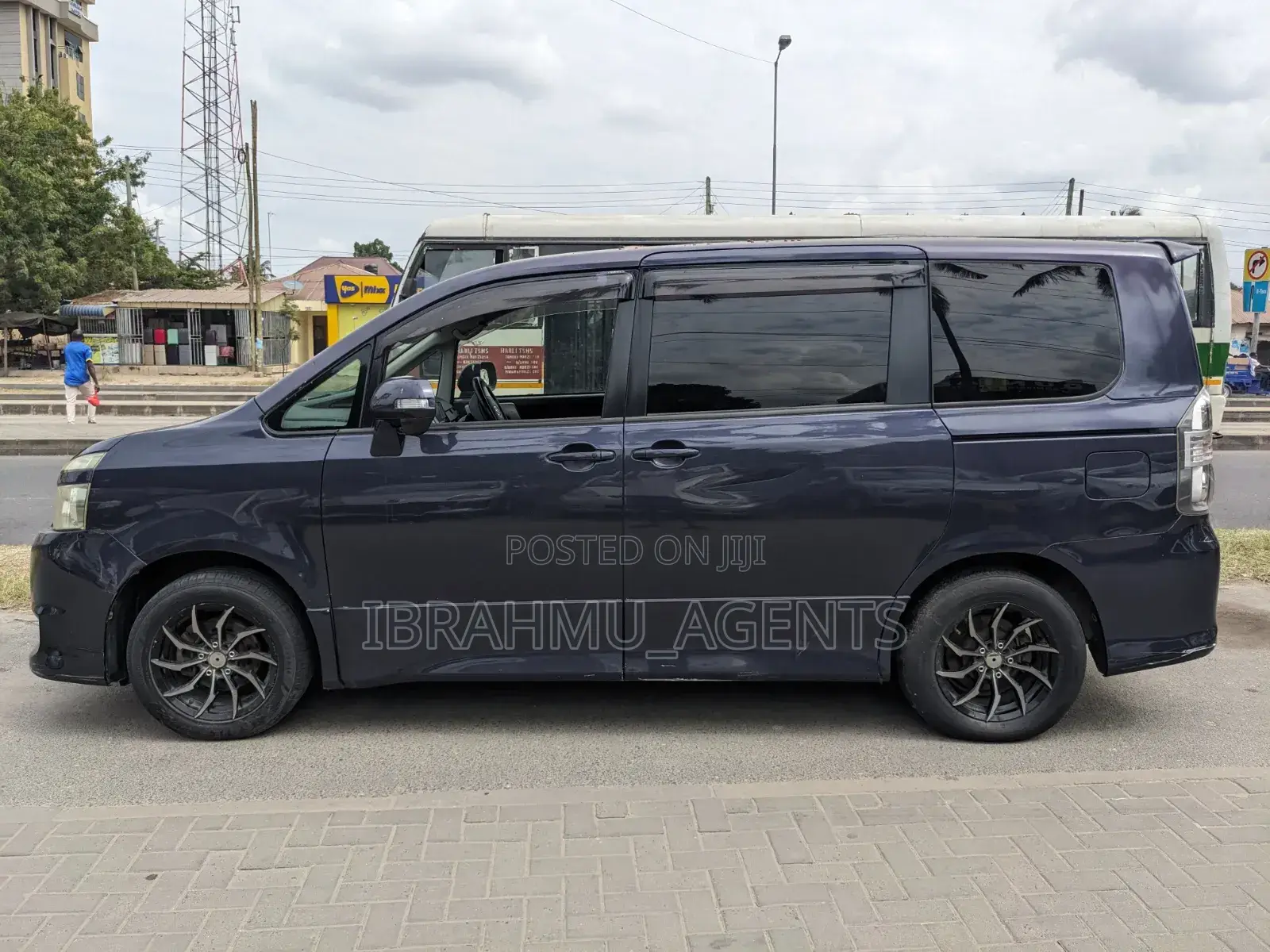 Toyota Noah 2010 Blue