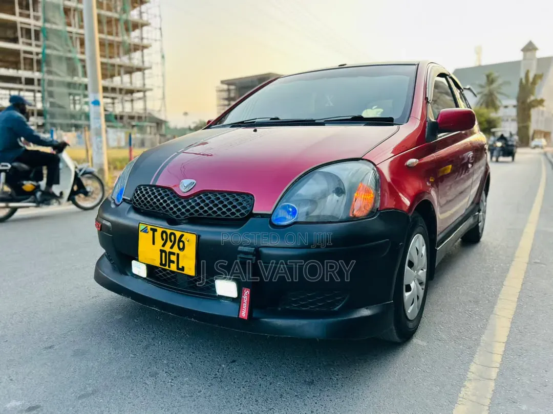 Toyota Vitz 2002 Red