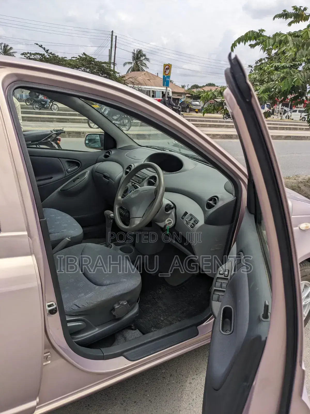 Toyota Vitz 2001 Pink