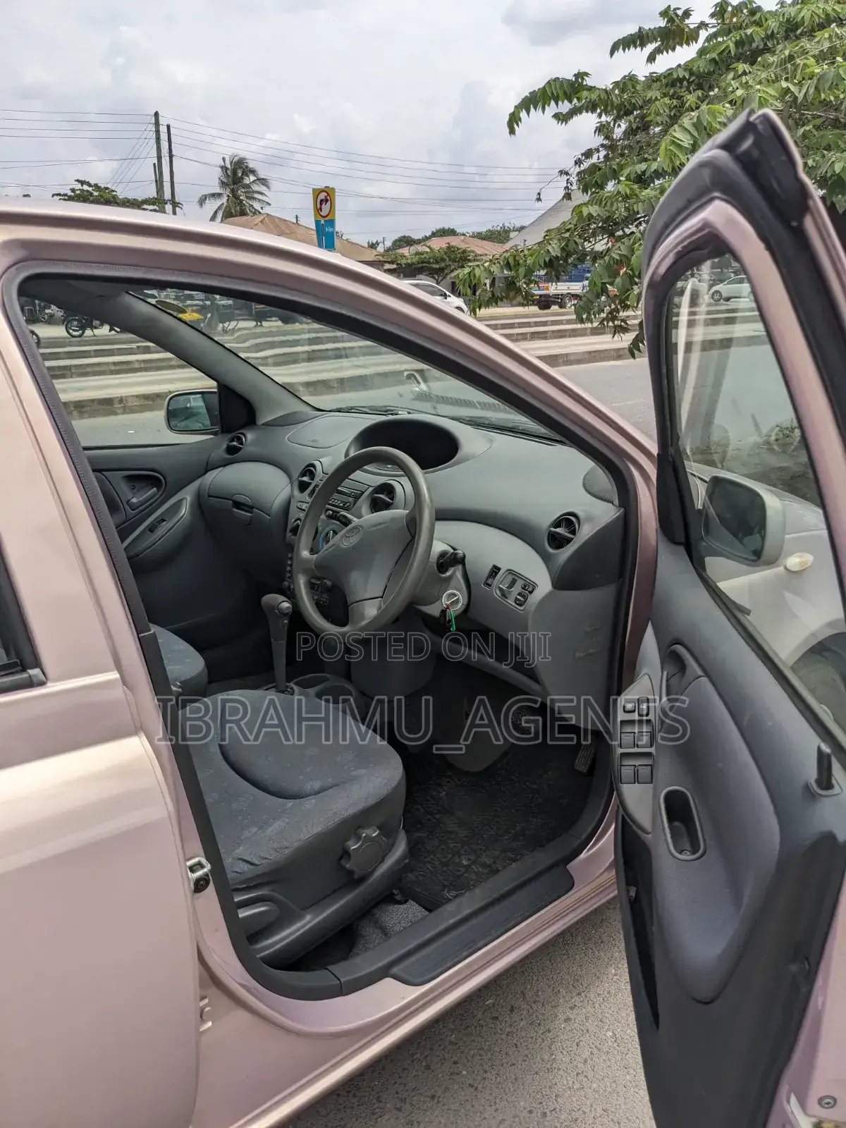 Toyota Vitz 2001 Pink