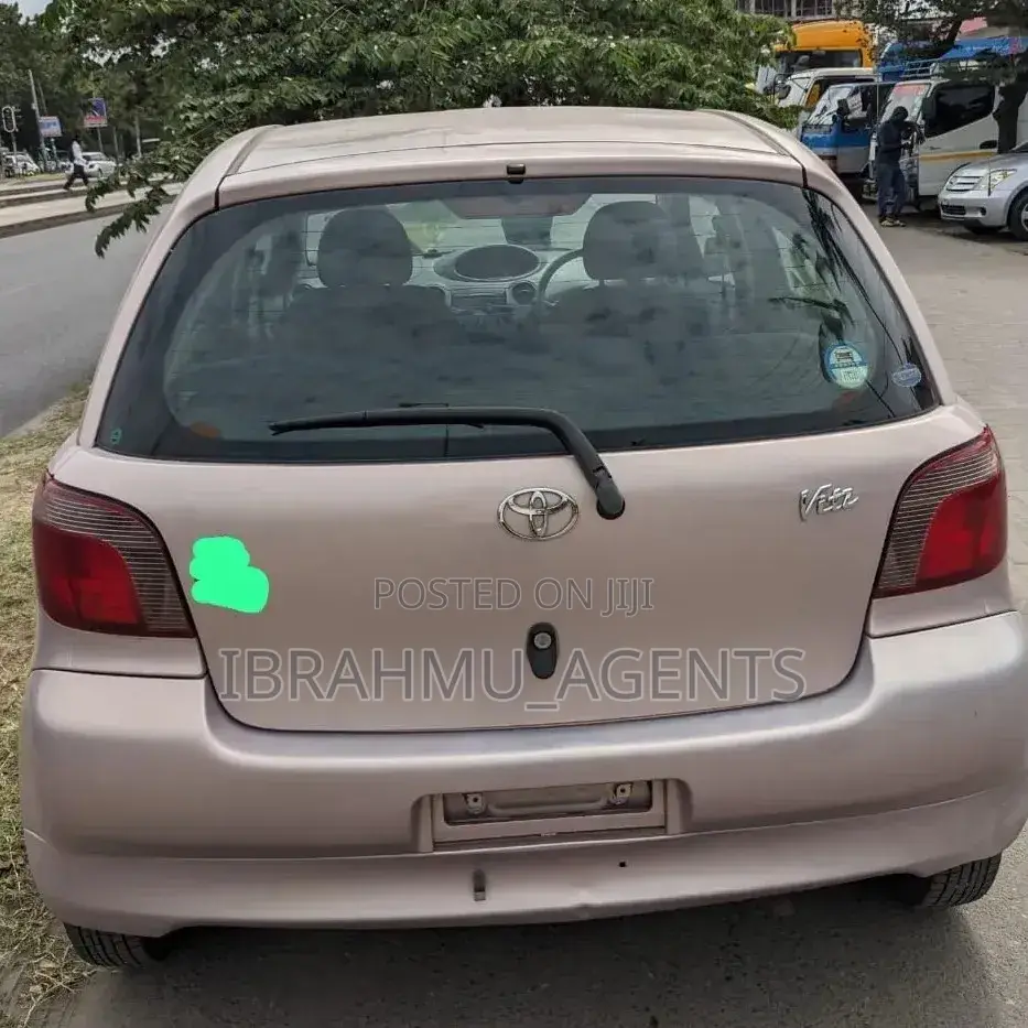 Toyota Vitz 2001 Pink