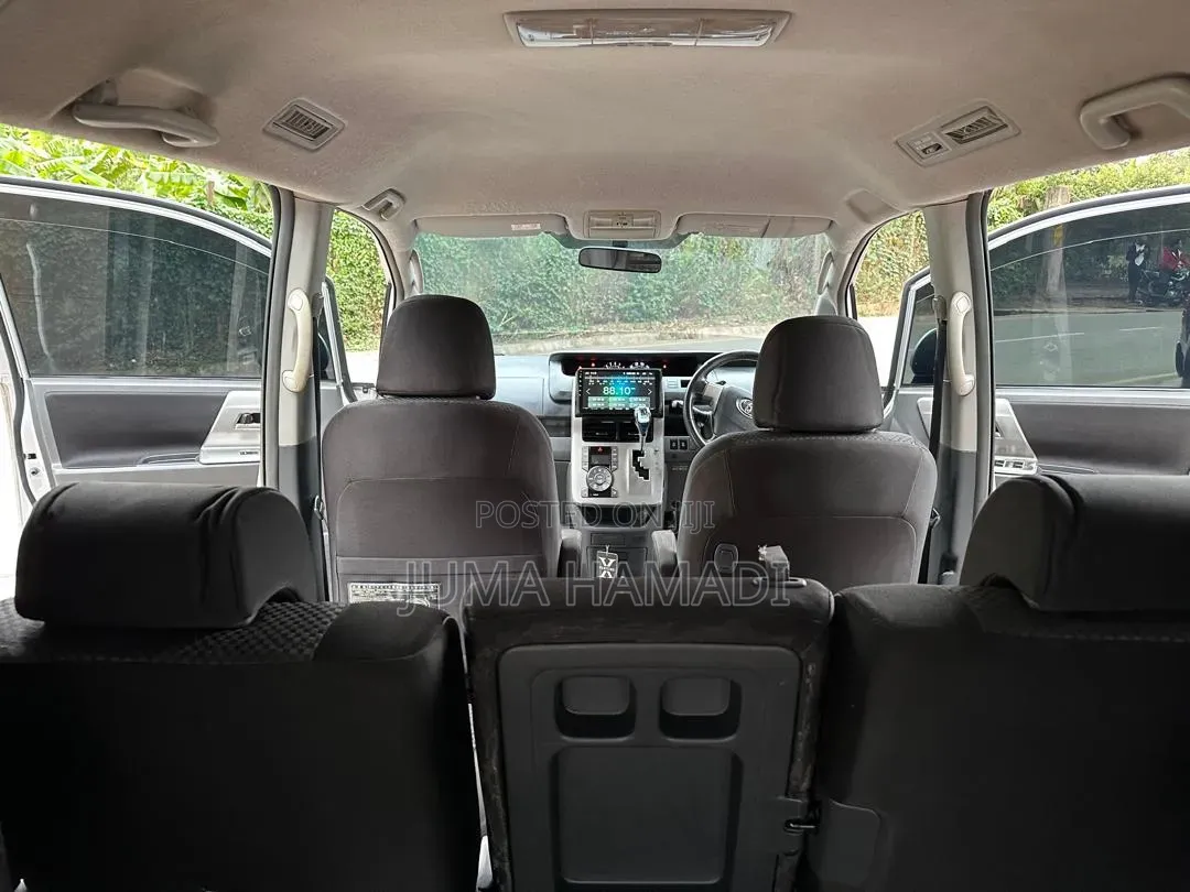 Toyota Noah 2008 Silver