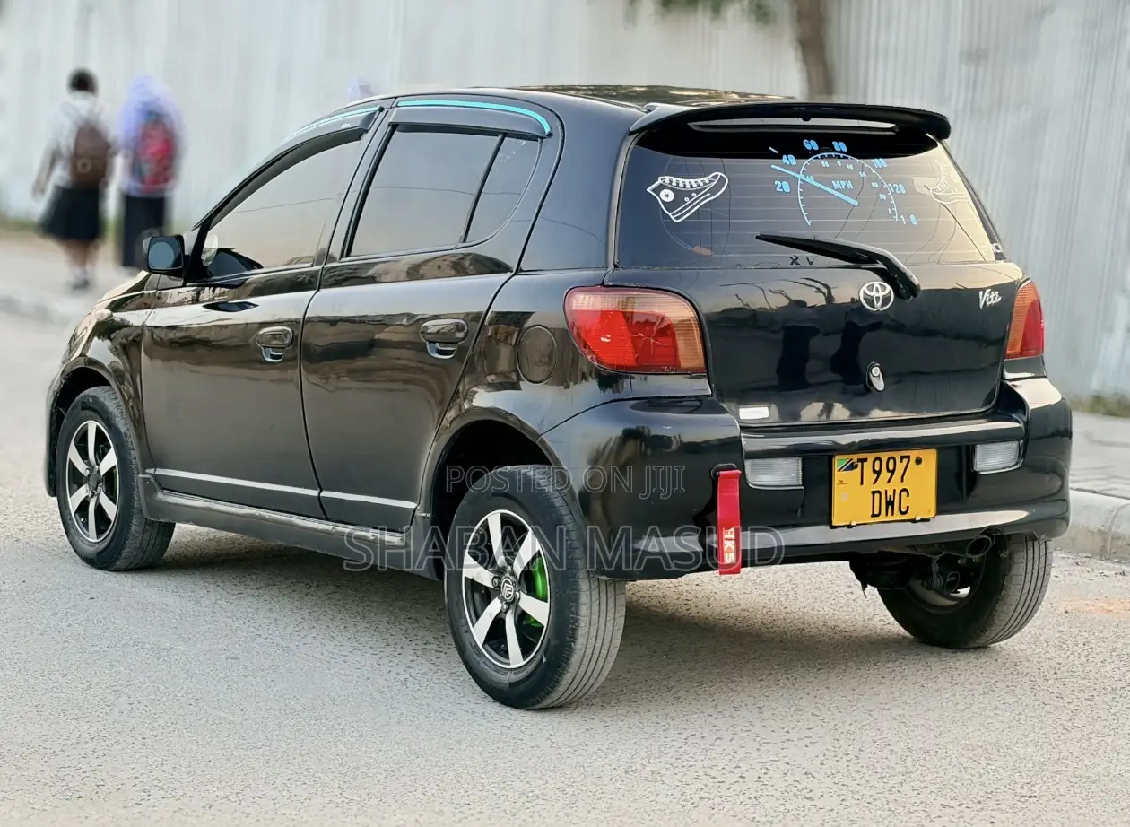 Toyota Vitz 1.3 AWD 5dr 2005 Black