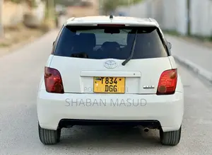 Toyota IST 2002 White