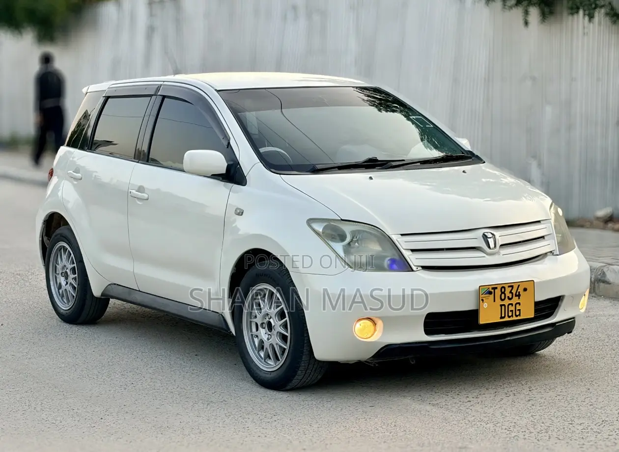 Toyota IST 2002 White