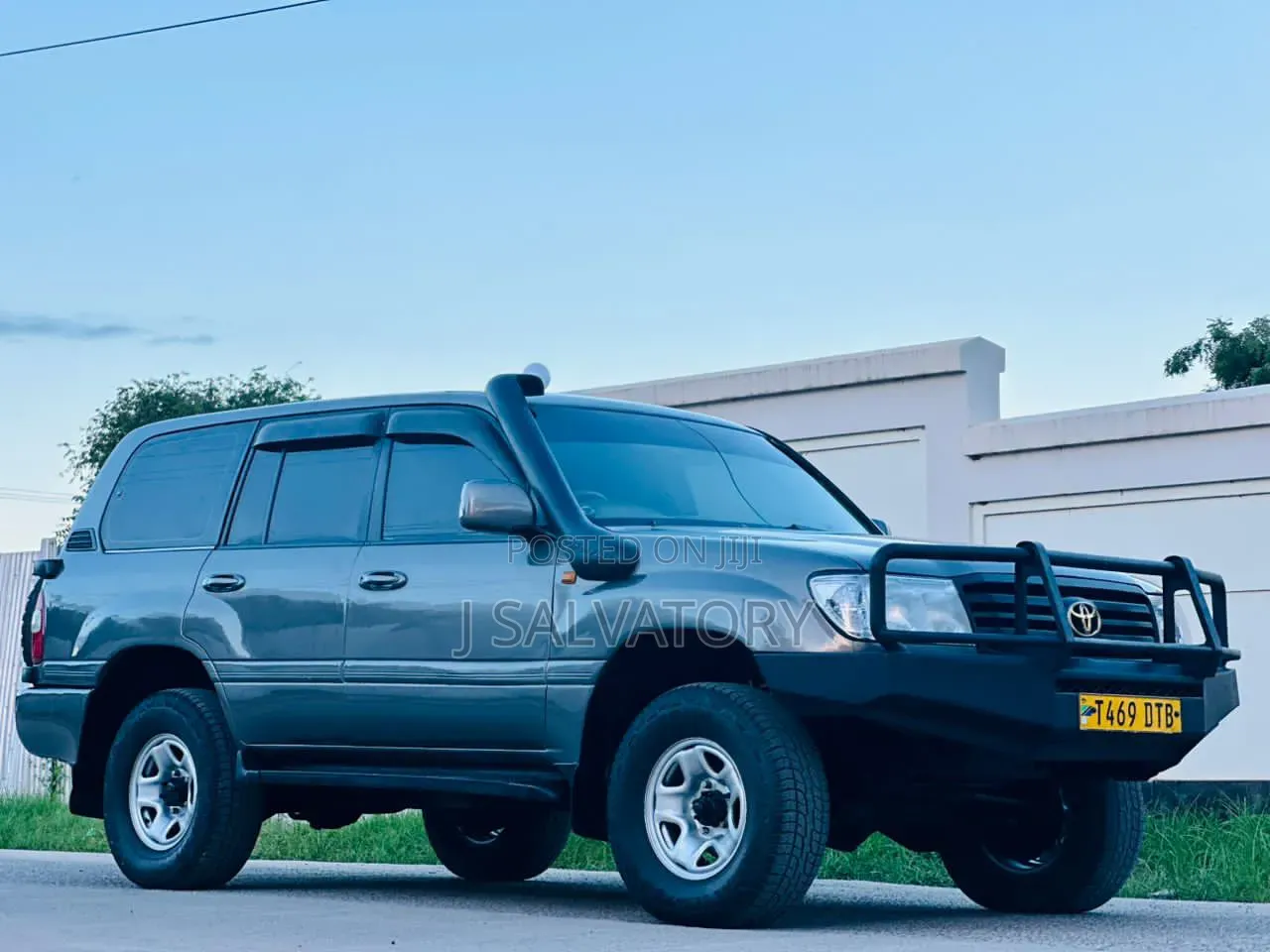 Toyota Land Cruiser 1999 Gray