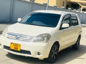 Toyota Raum 2003 White