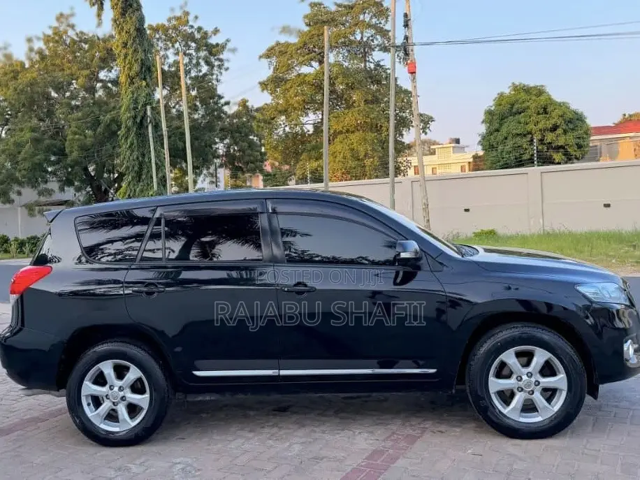 Toyota Vanguard 2010 Black