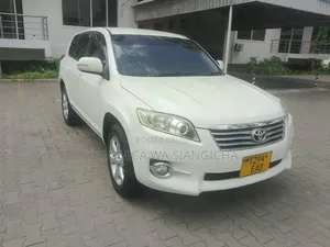 Toyota Vanguard 2011 White