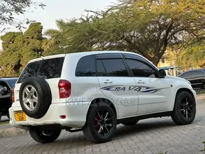 Toyota RAV4 Automatic 2003 White