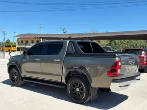 Toyota Hilux 2020 Gray